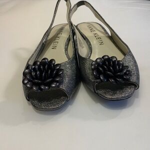 Anne Klein Slingback Dress Shoes Sandals Peep Toe Flower Detail Sparkle Silver 7